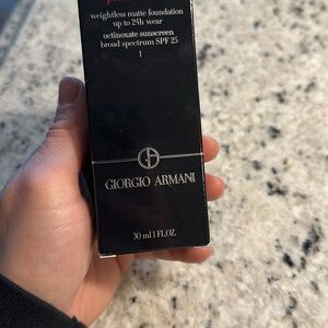 Giorgio Armani Weightless Matte Foundation SPF 25
